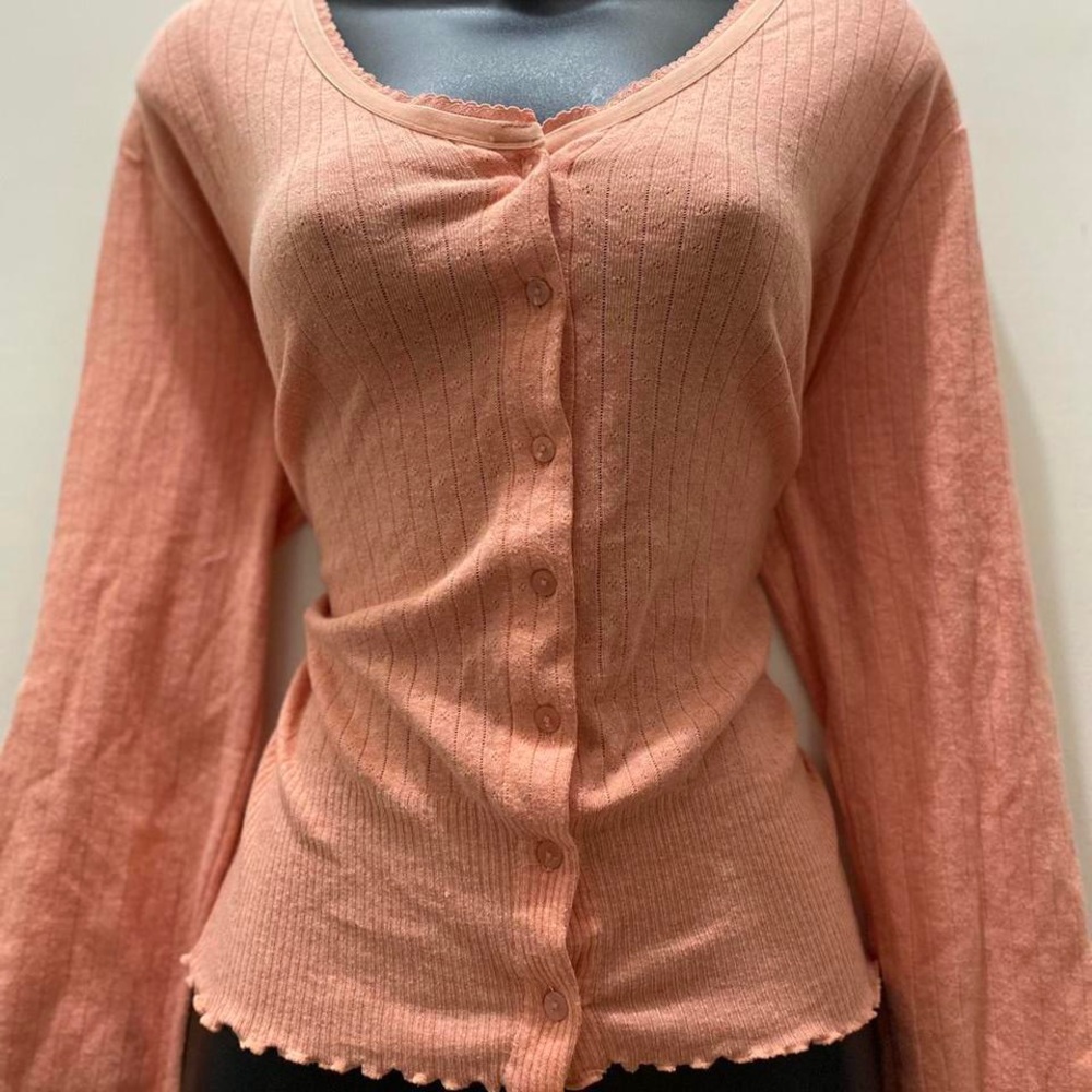 cutest pink button up top, reminds me of victoria secret cardigans! size M!